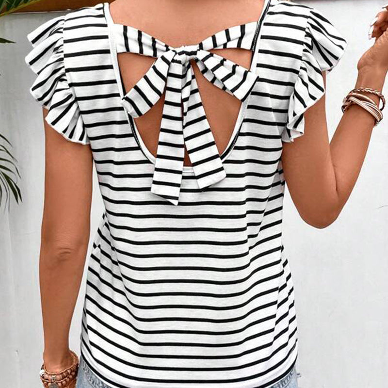 Sommerstribet T-shirt til kvinder med V-hals