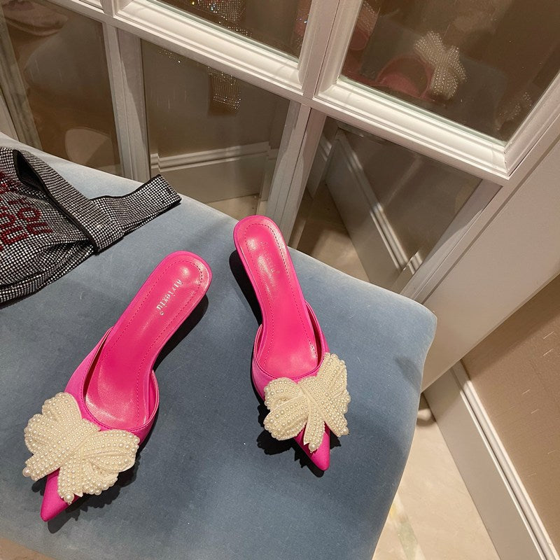 Damesandaler med perlesløjfe og stiletthæl