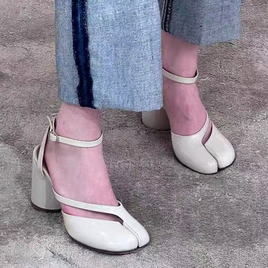 Split-toe Shoes Trotter Word Buckle High Heels 8CM