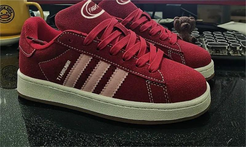 Sneakers med snøre i mesh og lav gummisål