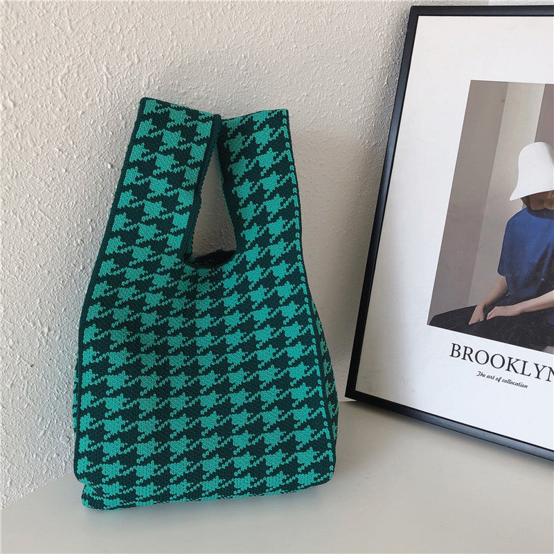 Woven Black And White Checkered One-shoulder Armpit Bag