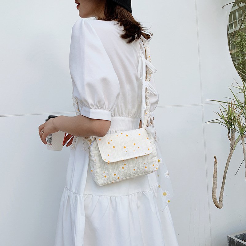 Women's Daisy Canvas One Shoulder Crossbody Bag