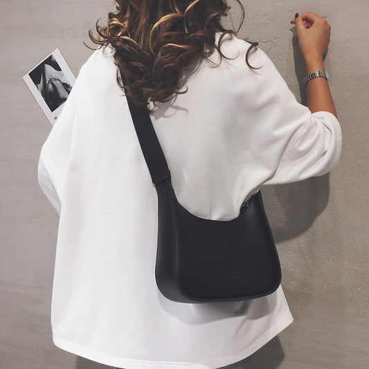 Bred crossbody-taske med avanceret følelse, skuldertaske