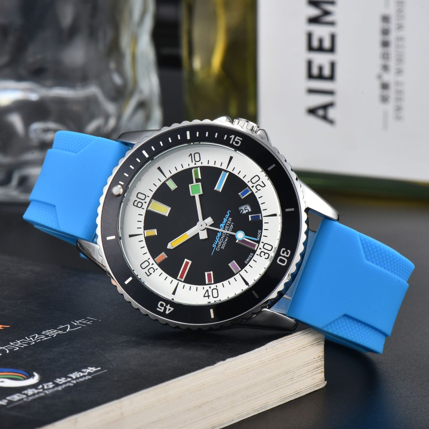Stylish Mens Quartz Watch With A Silicone Strap