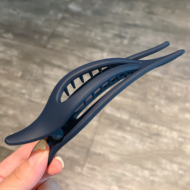 Duckbill Clip With Large Bangs On The Back Of The Head