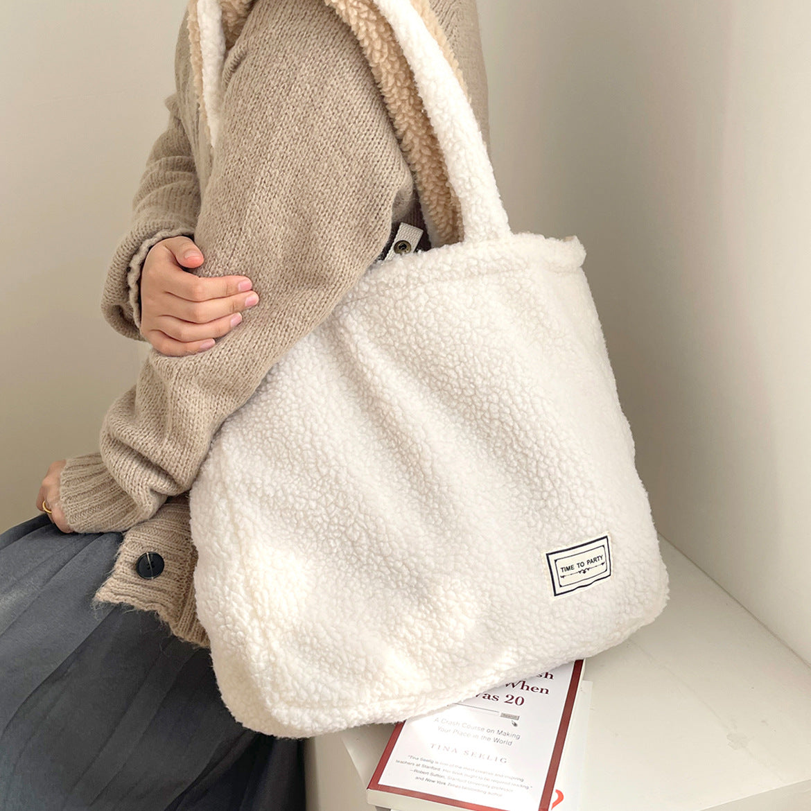 Contrast Plush Shoulder Bag With Large Capacity