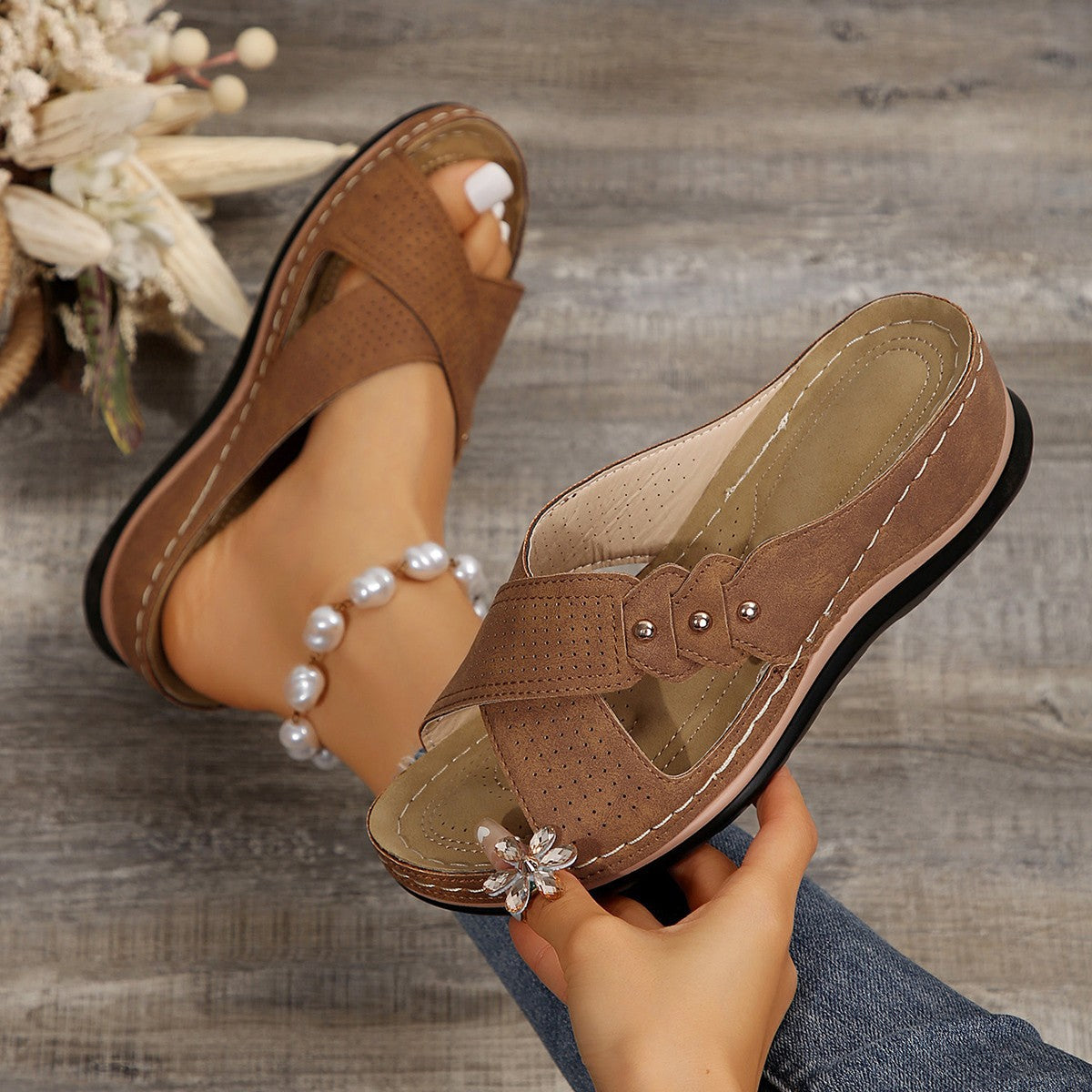 Large Size Flat Bottom Non-slip Light Slippers