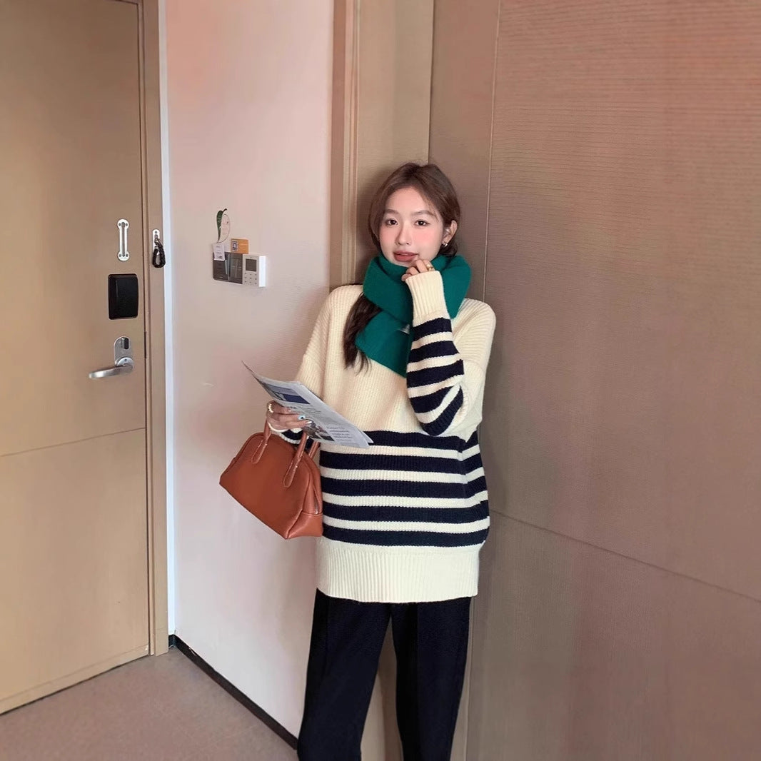 Loosefitting Midlength Knit Sweater With A Standup Collar For Pregnant Women