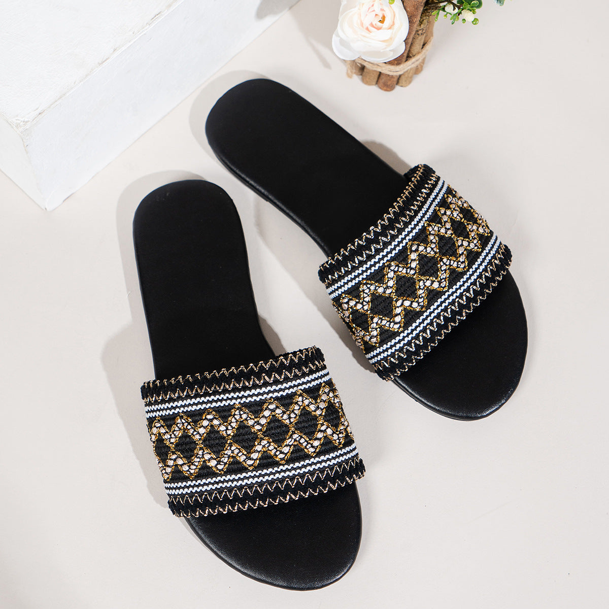 Korean Version Of Foreign Trade Flat Bottom Large Yards A Word Slippers Female