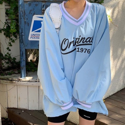 Langærmet sweatshirt til kvinder med V-hals, tryk og løst snit i koreansk stil