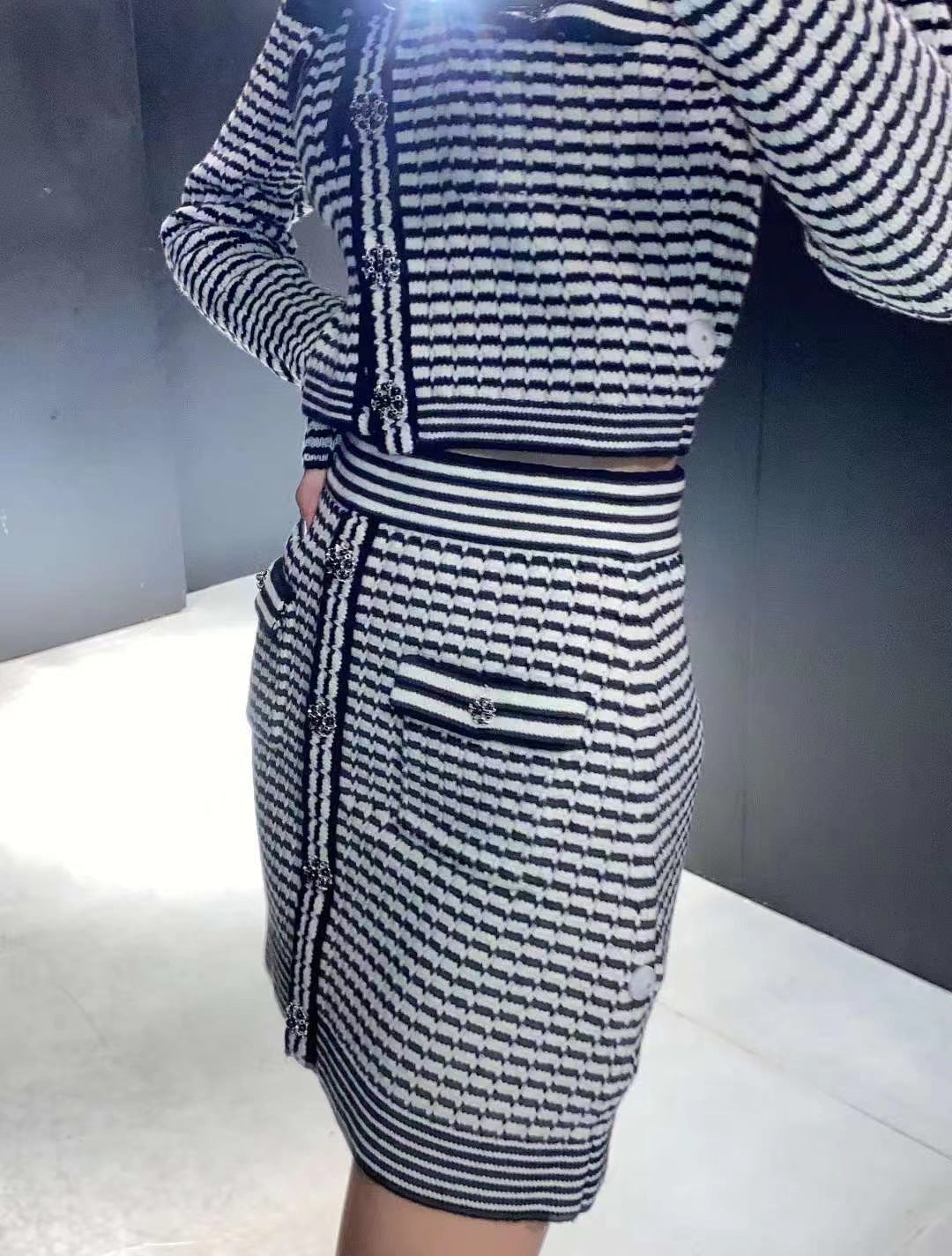 New Striped Crystal Buckle Slim Bow Knitted Skirt