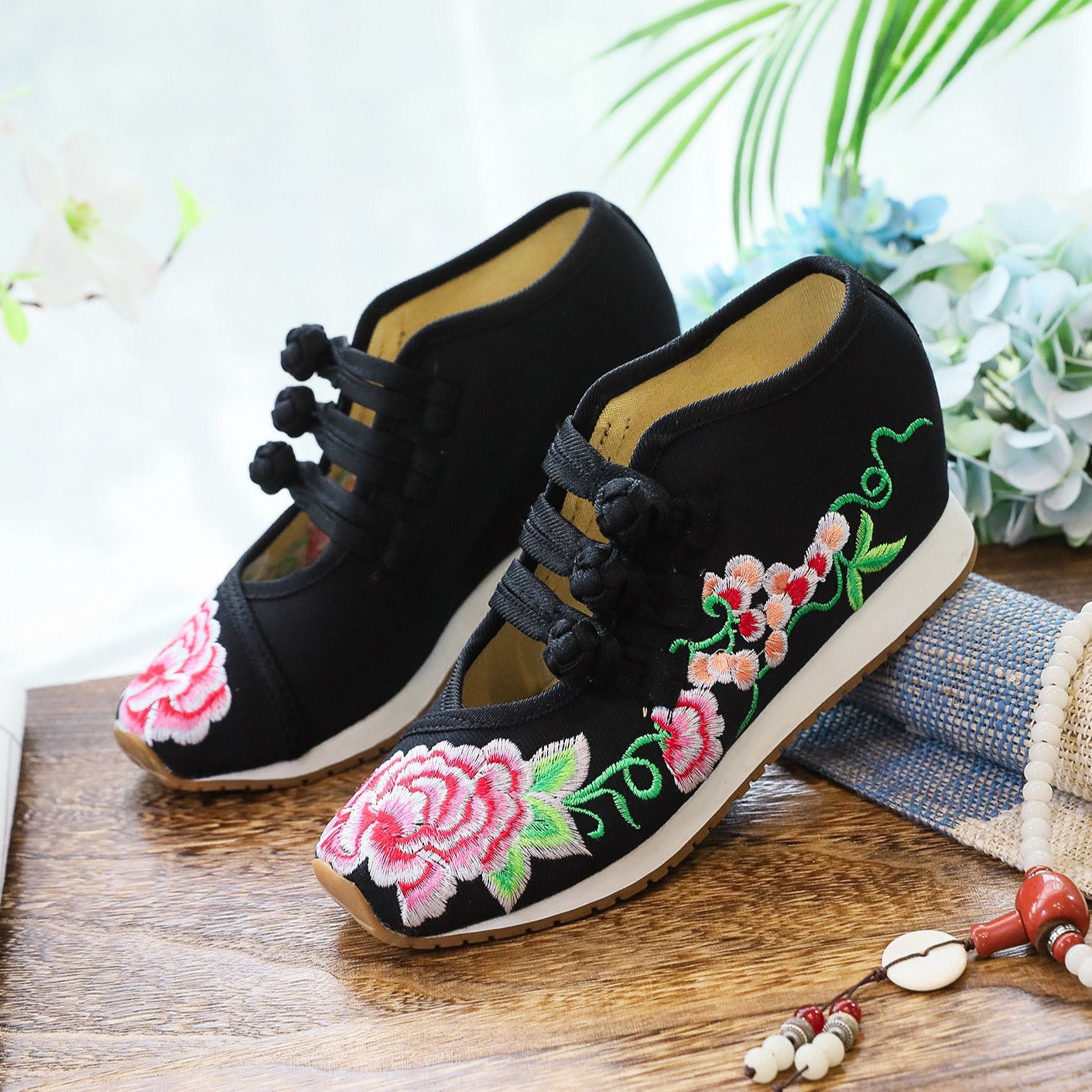 Embroidered Sports Women's Peony Embroidery Vintage Buckle Ethnic Style Embroidered Shoes
