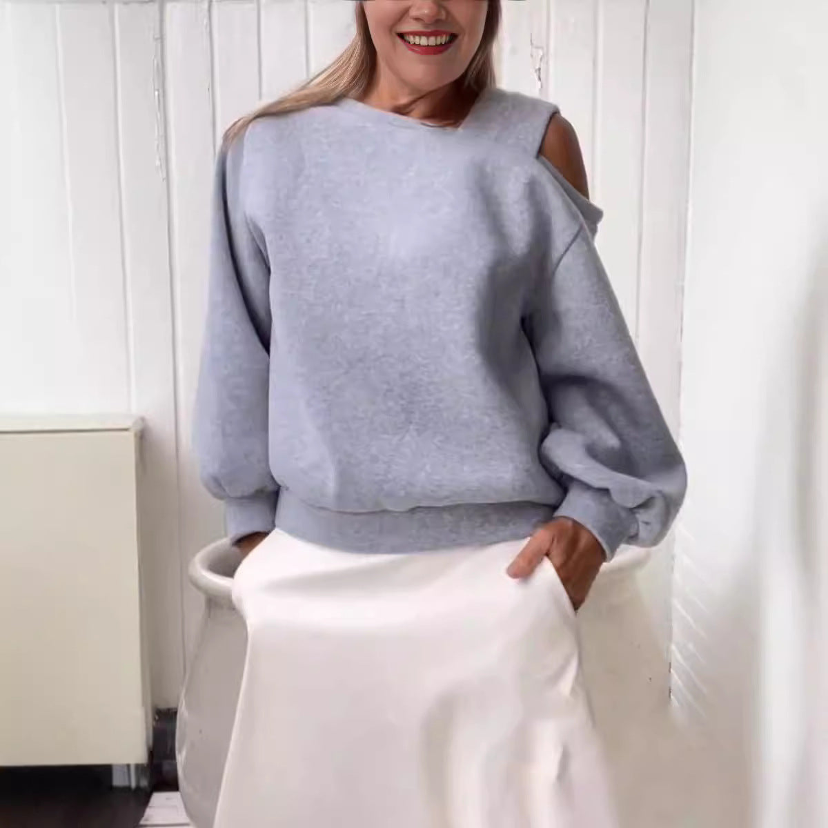 Leisure Off-shoulder Loose Long Sleeve Fleece-lined Bathroom