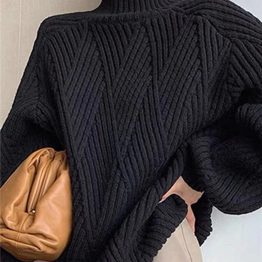 Tag en tyk sweater på, der sidder løst, til vinterbrug udenfor.