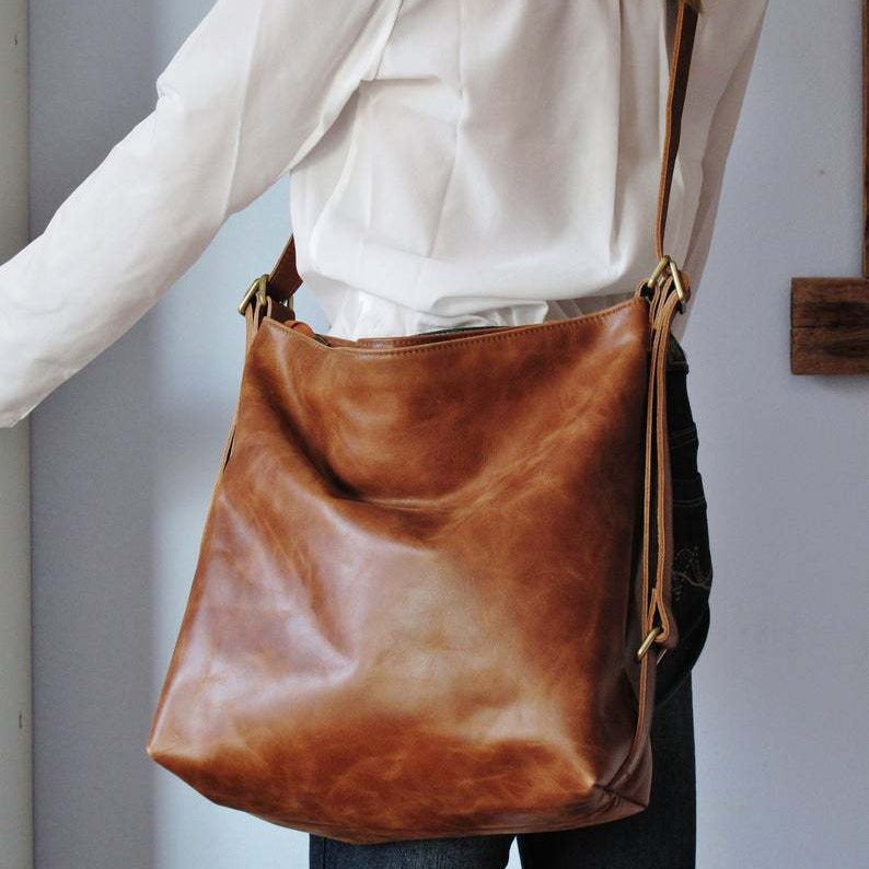 Retro Oil Waxed Leather Shoulder Large Capacity Soft Leather Soft Flat Style Messenger Bag