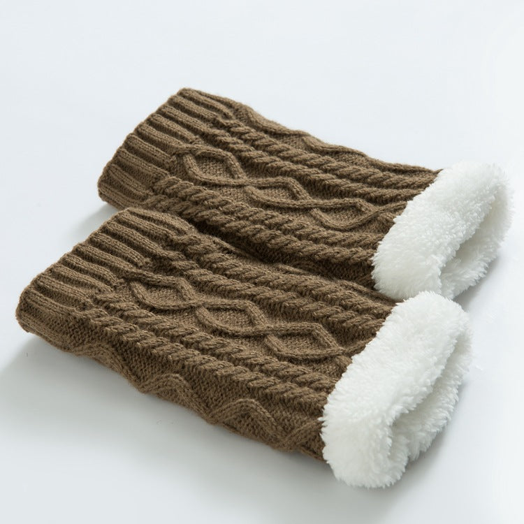 Knitted thick knee pads