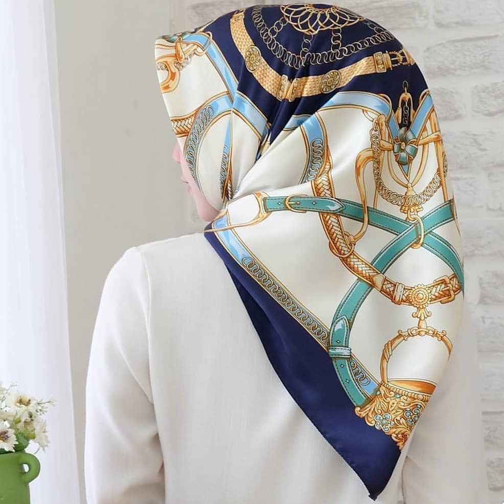Explosive Leopard Printed Large Square Scarf