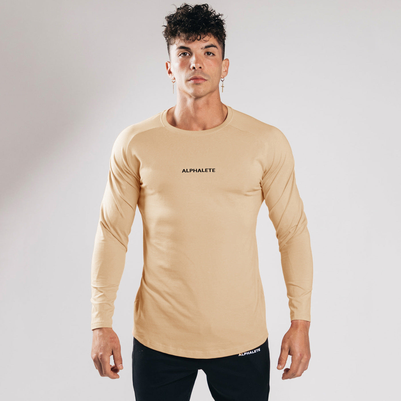 Tætsiddende langærmet T-shirt i elastisk bomuld til at have indenunder