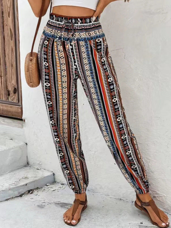 Løs, tilspidset jumpsuit med print, snøre, blomsterprint og lommer