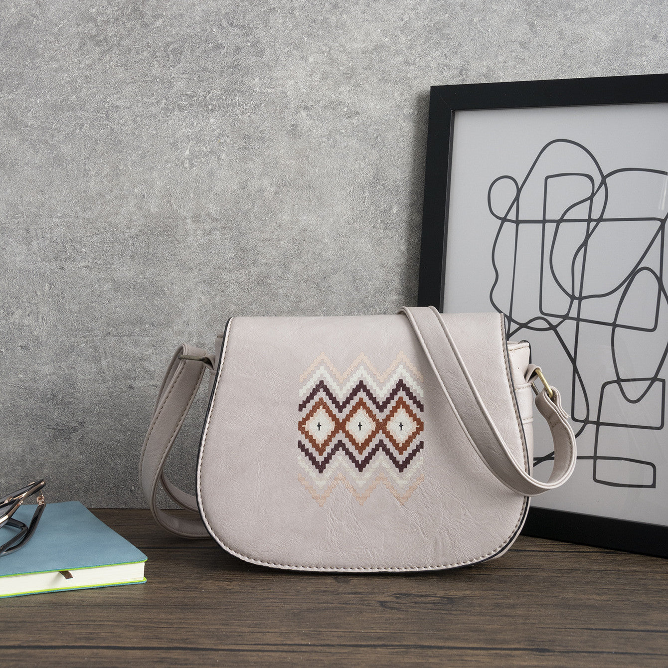 European And American Retro Saddle Messenger Bag