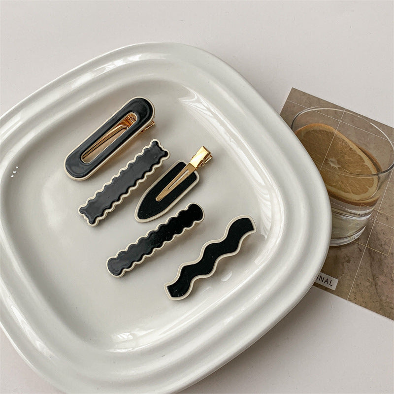 Korean Instagram-style Black-and-white Checkerboard Hair Clip
