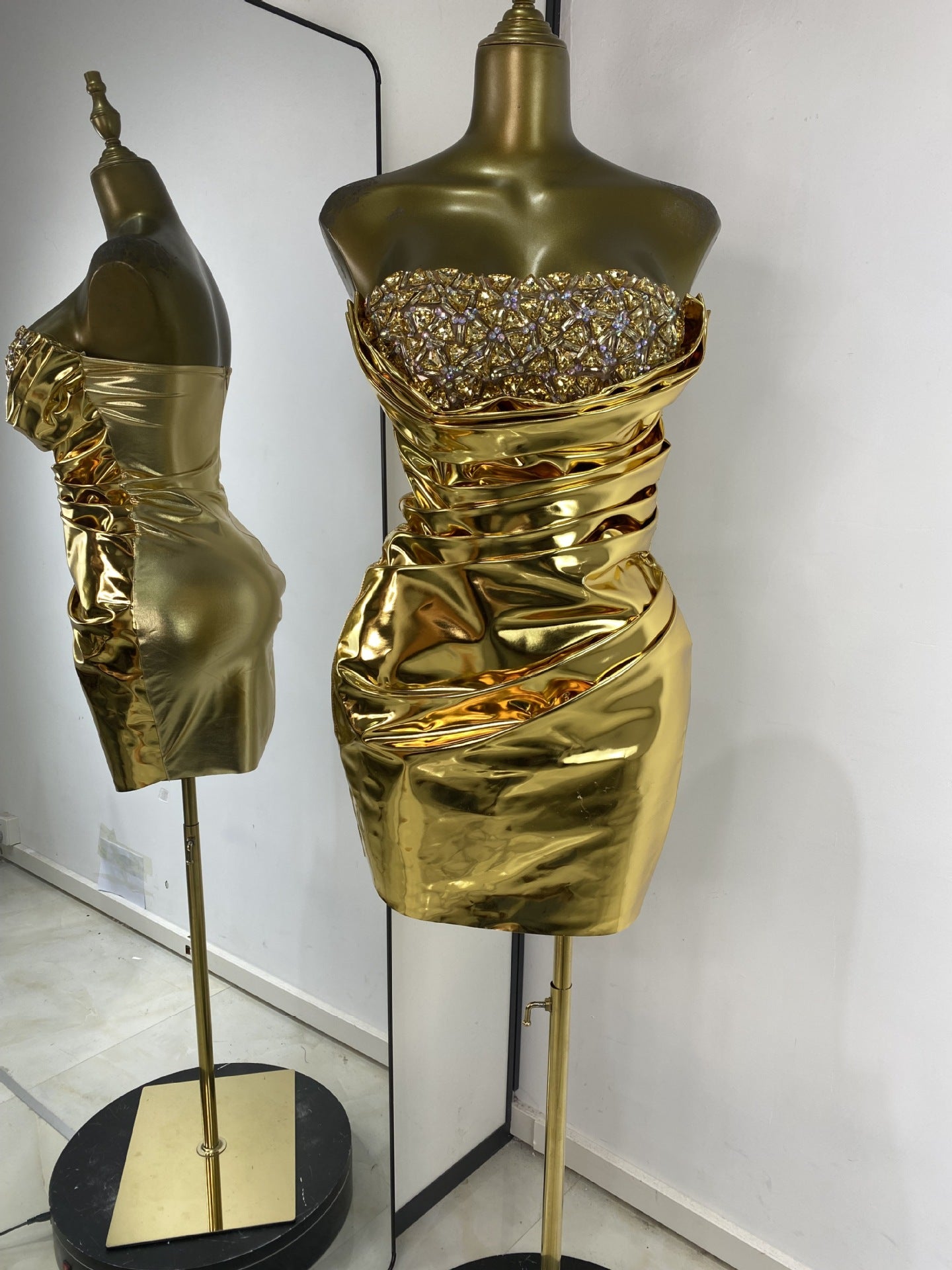 Guldfarvet Glossy Rhinstensbesat Light-luxury Bodycon Nederdel i Europæisk og Amerikansk Stil