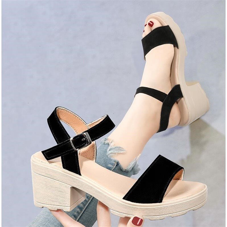 Women's sandals with buckle in platform