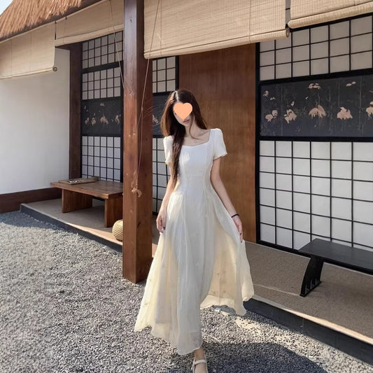 French-style Square-neck Dress Sophisticated And Soft With A Fitted Waist