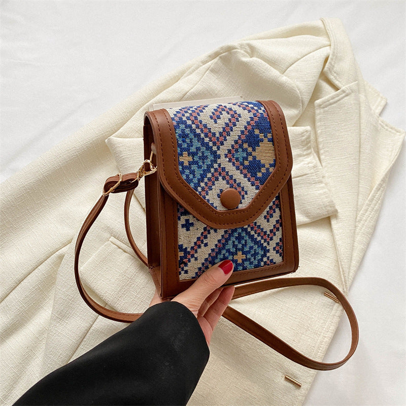Fashionable Contrast-Colored One-Shoulder Coin Purse
