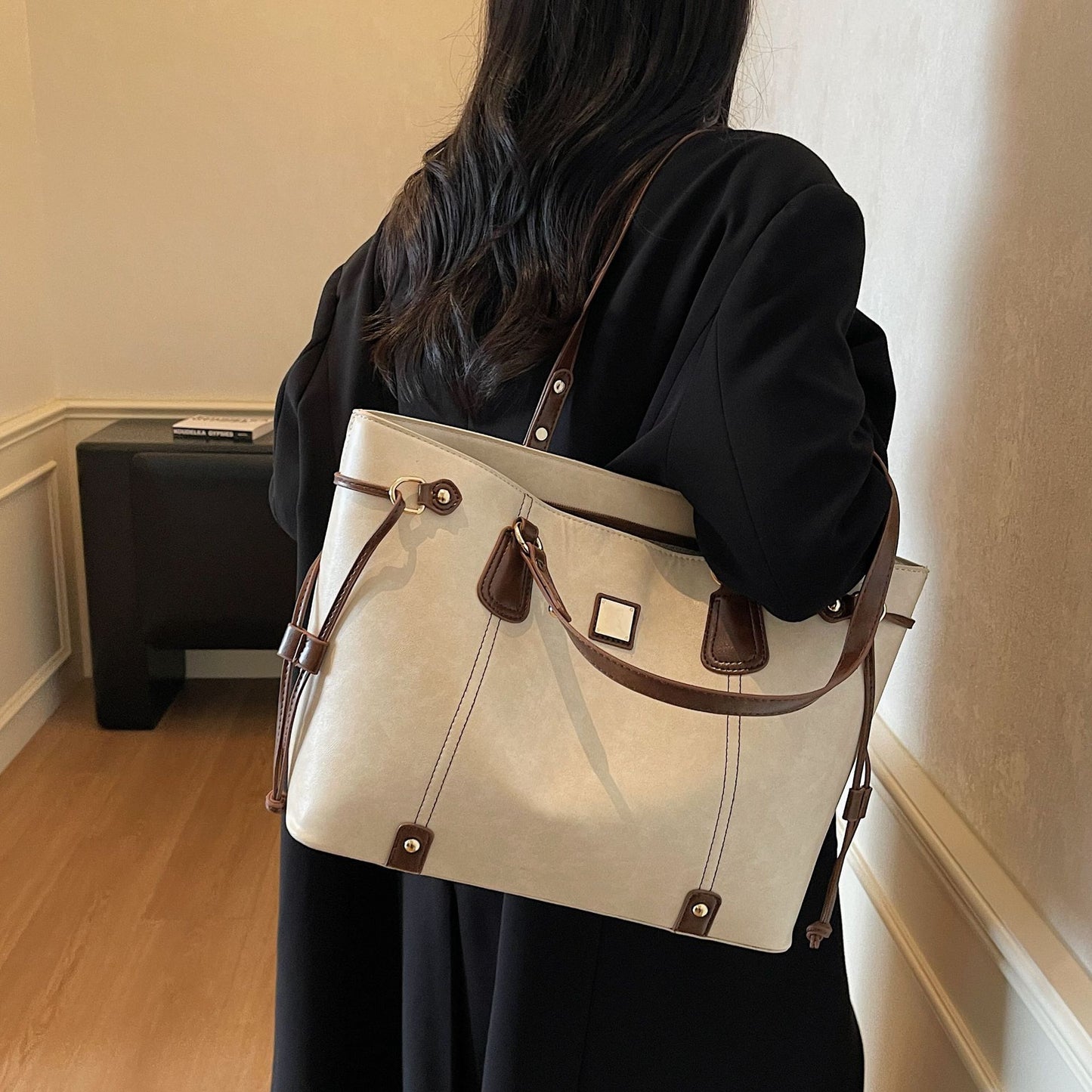 Large-capacity Womens Bag Versatile Commuter Tote