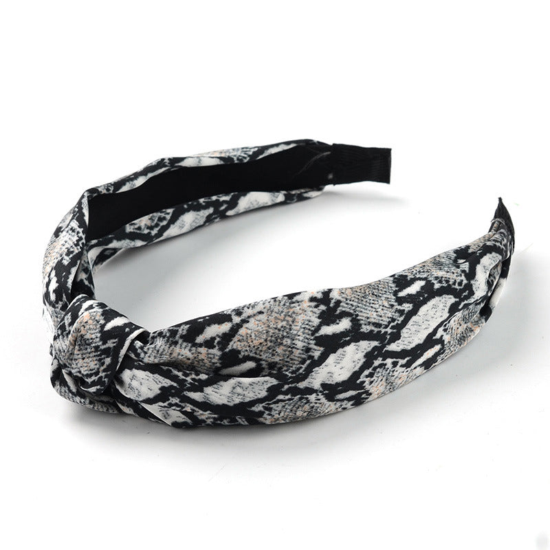 End the hairband in the middle