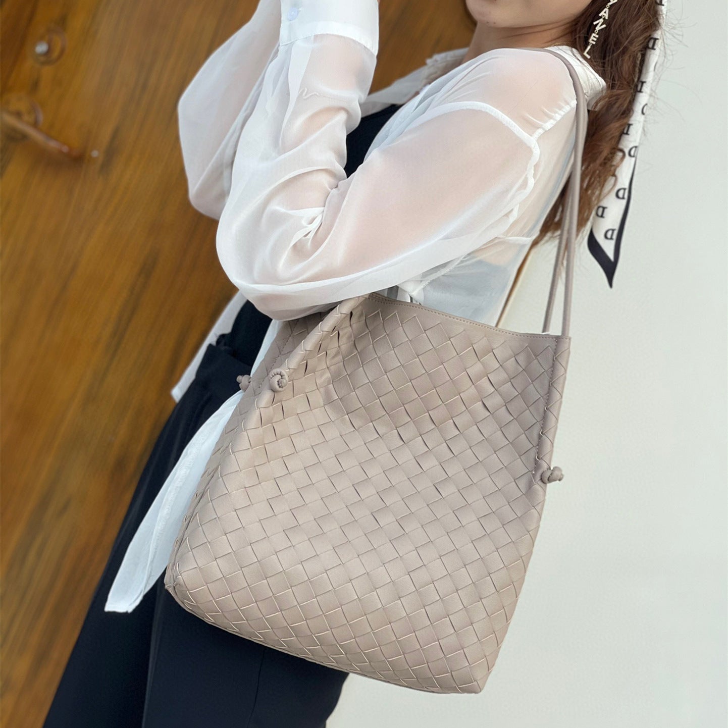 Women's Fashion Head Layer Cowhide Woven Shoulder Bag