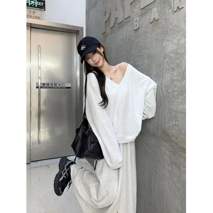 Hoodie Paired With A Slit Figure-hugging Long Skirtdesigned Specifically For Women