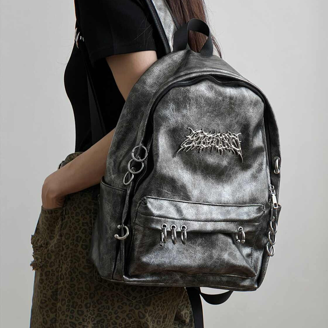 Dark Punk Puncture Rivet Fashionable Retro Large Capacity Backpack For Students