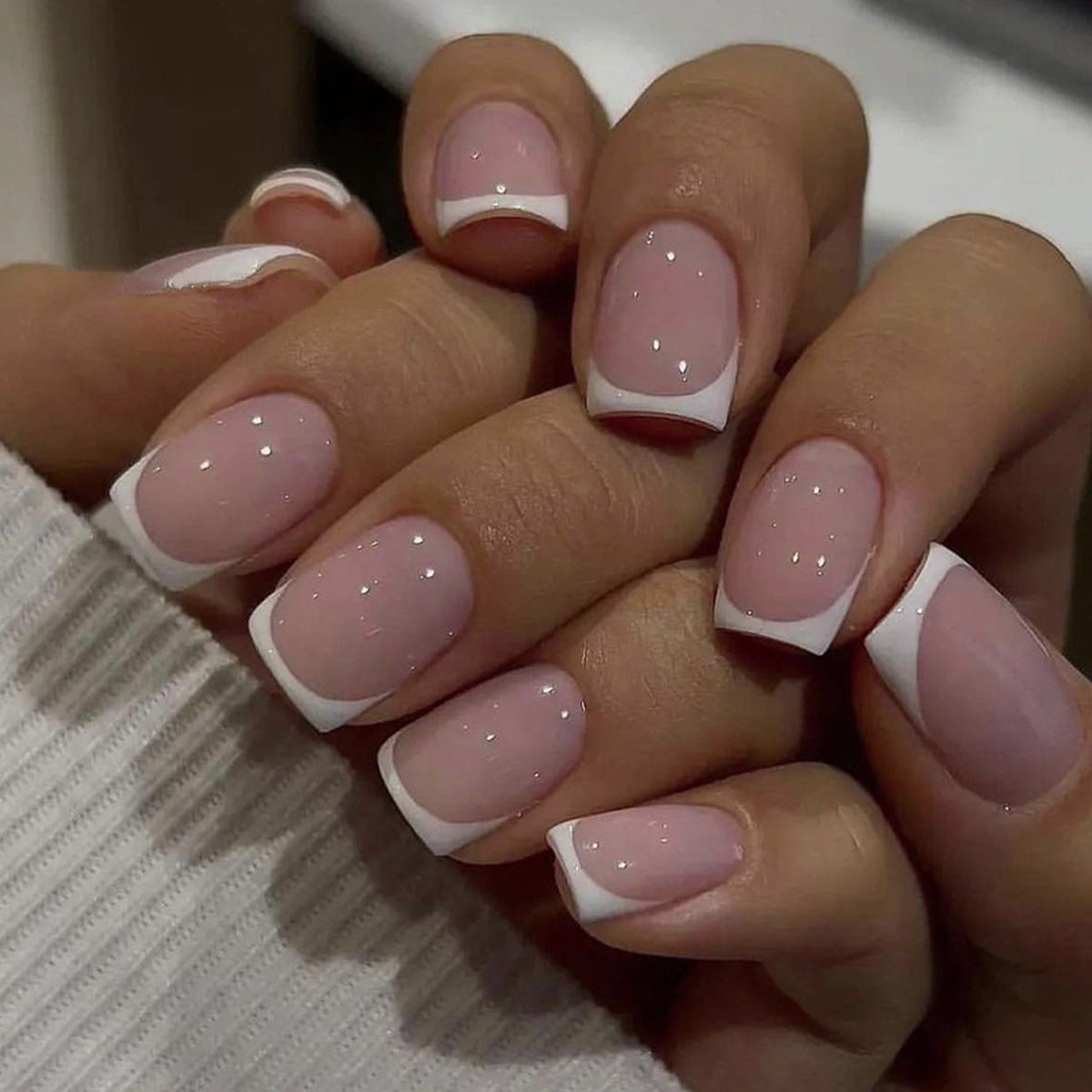 24 Pieces Per Box White Fake Nails Cool To Wear