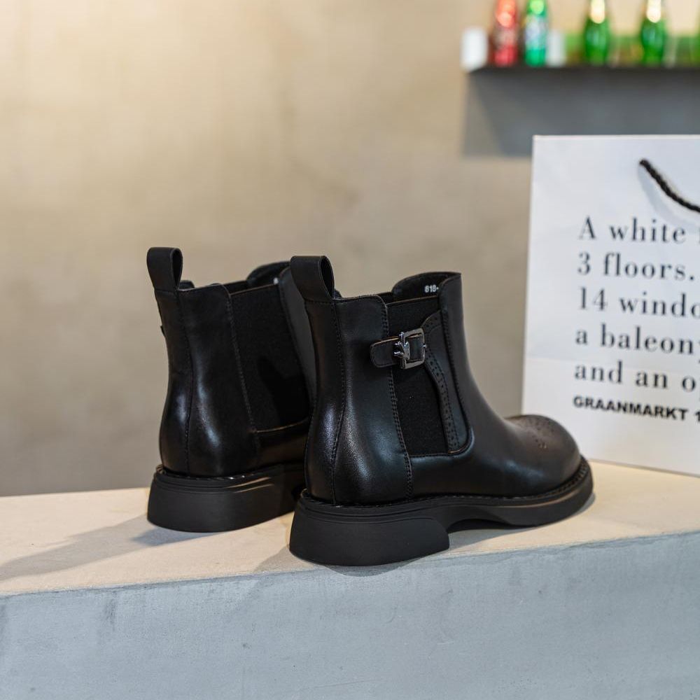 Carved Flat Bottom Fleece-lined British Style Ankle Boots