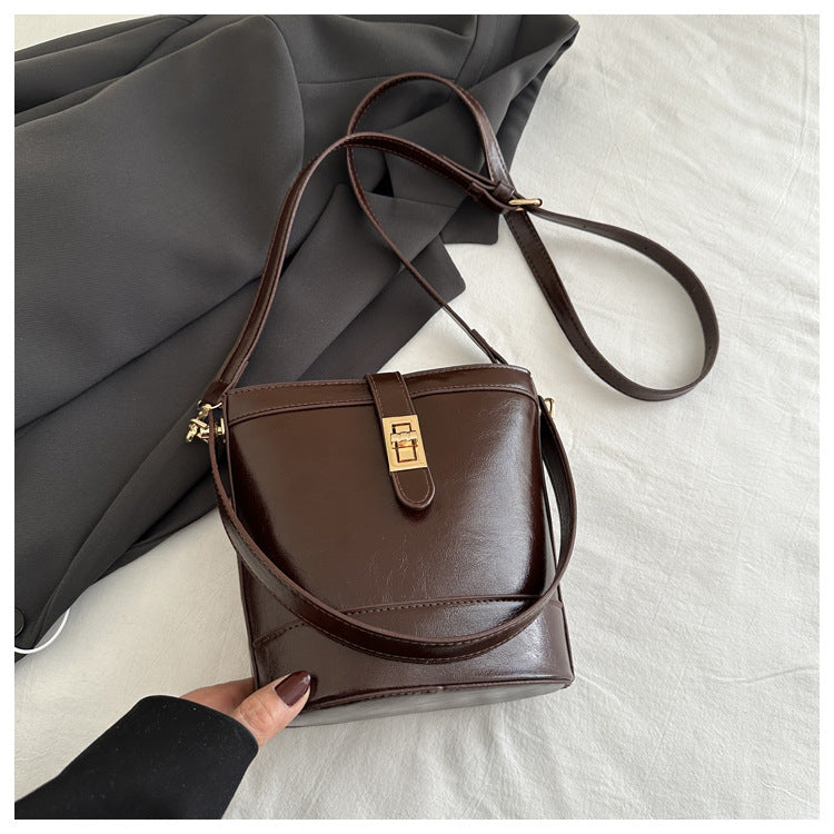 Hand Holding Bucket  Women's One Shoulder Crossbody Bag