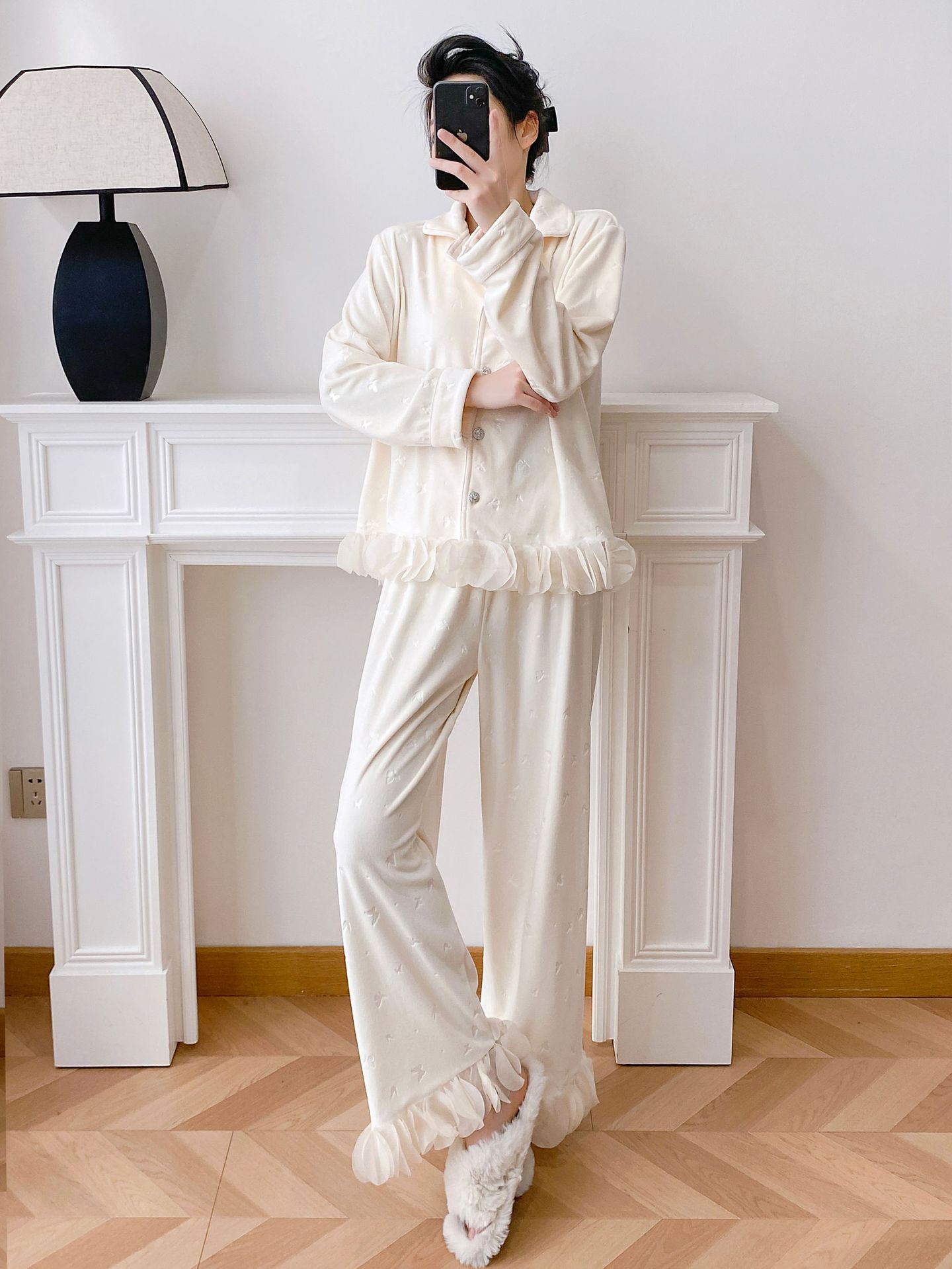 Thickened, Heat-retaining French-style Butterfly-embossed Loungewear Set For Both Indoor And Outdoor Wear