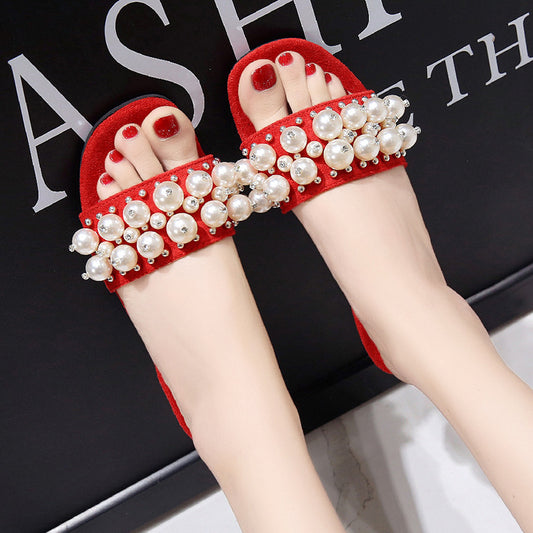 Pearl slippers with rivets