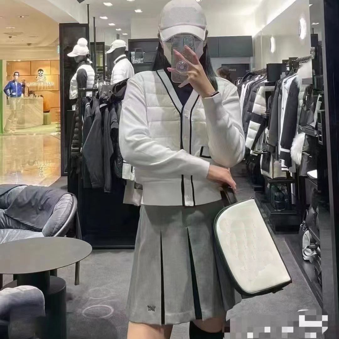 Black And White Simple Fashionable Knitted Coat