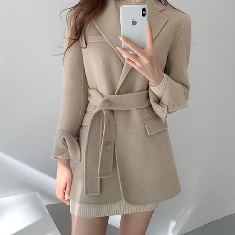 Cardigan vintage français avec col cravate et taille cintrée