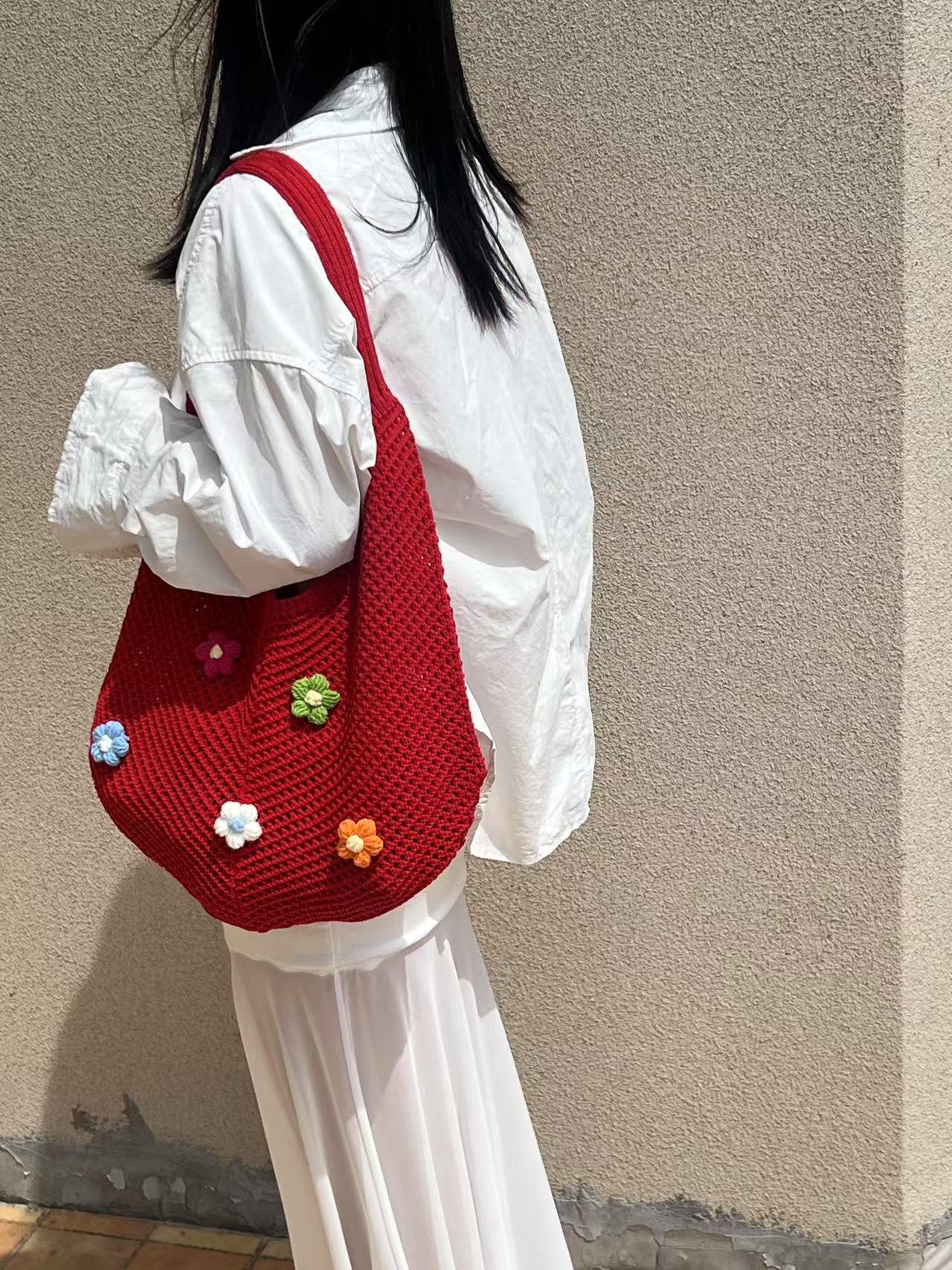 Hand-woven Hollow Shoulder Support Extra Large Bag
