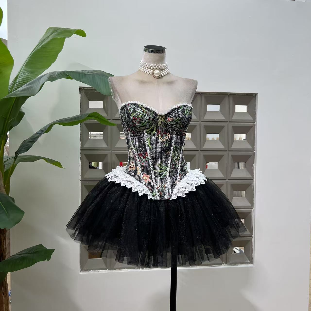 Xia Heavy Industry French Retro Fishbone Slimming Bustier Puffy Tulle Swan Skirt 2-Piece Set