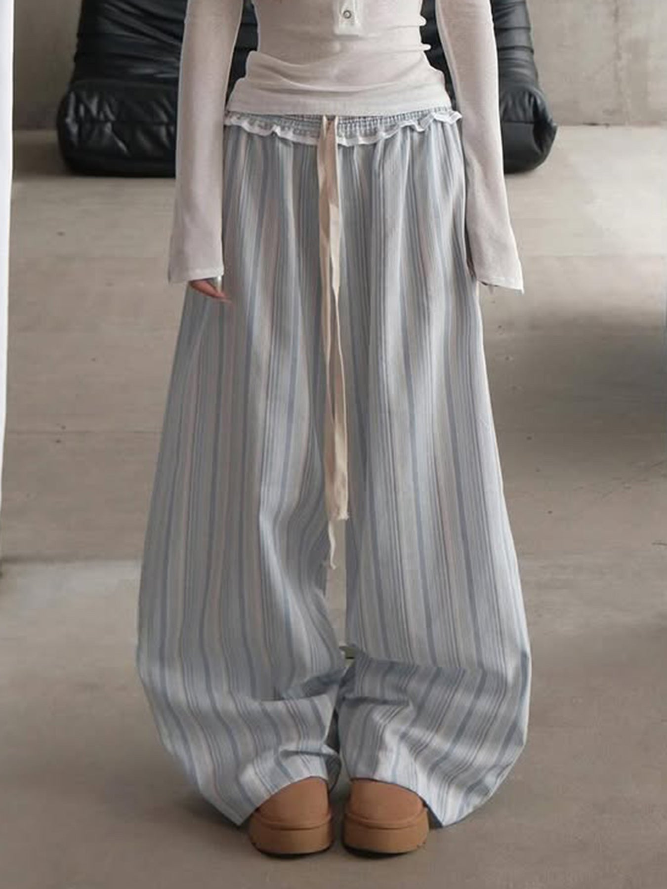 Lace-panelled Elastic-waist Drawstring-cinched Loose-fitting Pants
