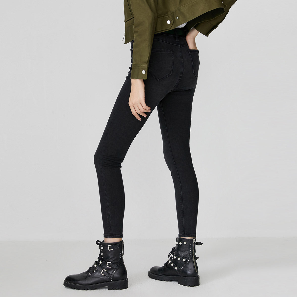 Ladies casual simple black cotton stretch skinny jeans