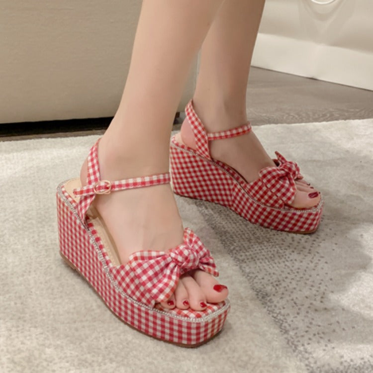 Platform sandals with square toe and high heels