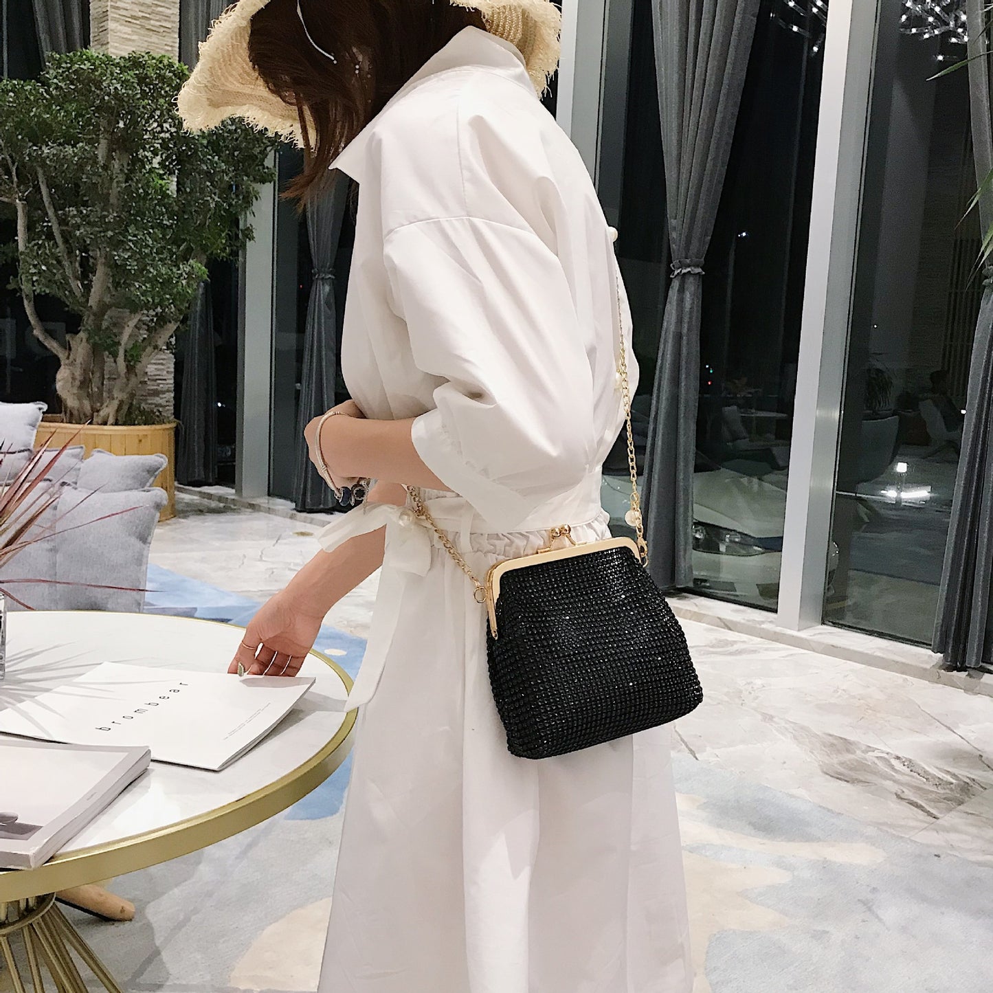 Water drill clip chain versatile shoulder bag