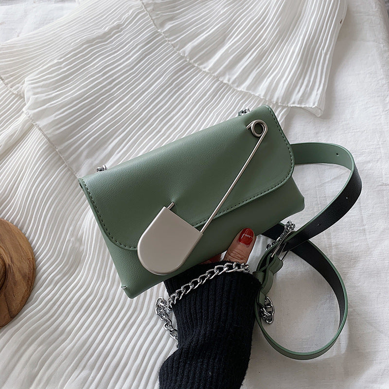 Niche chain belt bag