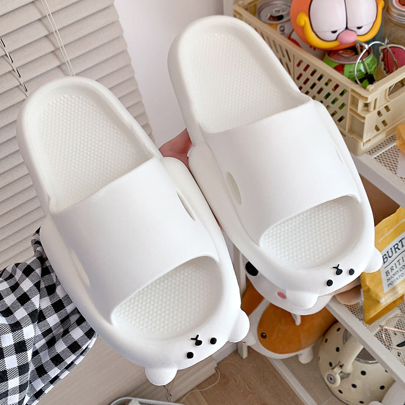 Wearing Thick-soled Sandals And Slippers At Home And Indoors In Summer