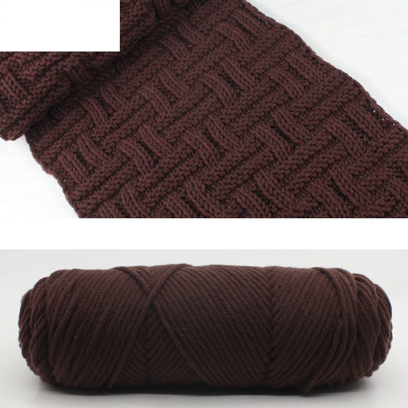 Hand-knitted scarf line